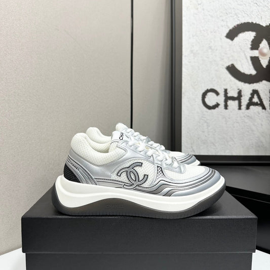 CC 26s Casual Sneakers White Gray Fabric Cowhide 626380