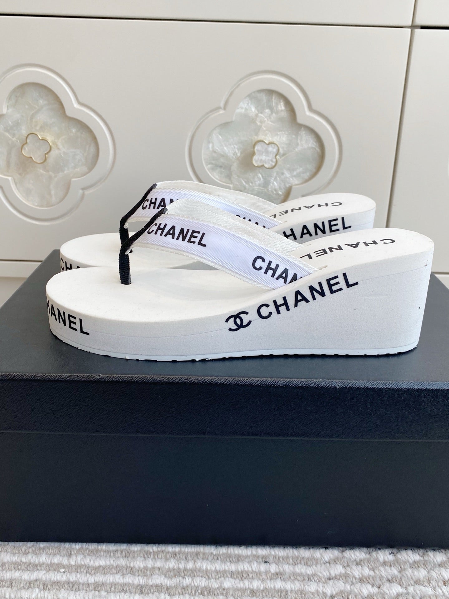 CC 26s Thong Sandals 65 White Rubber Leather 647673