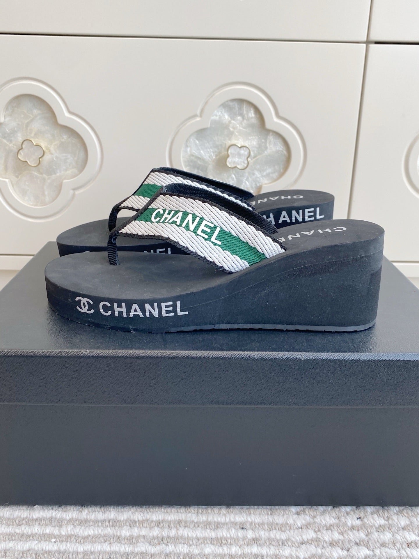CC 26s Thong Sandals 65 Black White Green Rubber Leather 647676