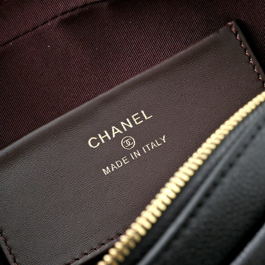 Chanel 2026 Chain Clutch Bag 19.5cm Black Calfskin 140657