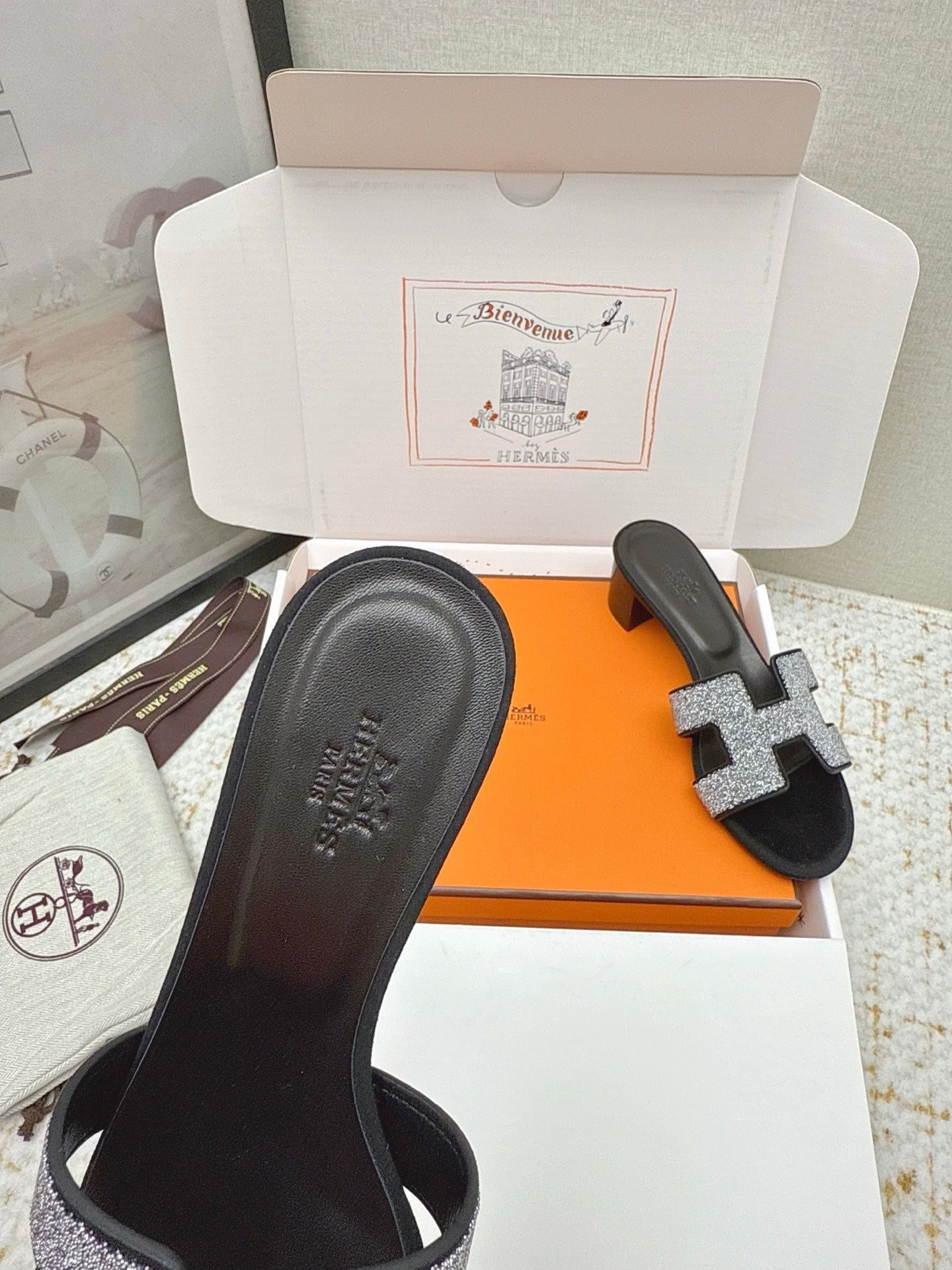 HM 26ss Oran Sandals 50 Black Rhinestone Cowhide 625267