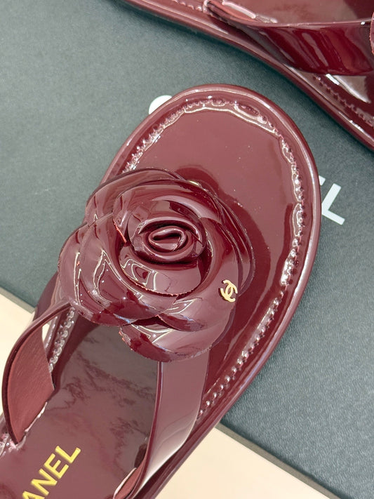 CC 26 Camellia Thong Sandal Burgundy Patent Leather 609992