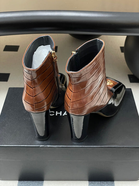 CC 26 Crocodile-embossed Boot Black Brown Patent Leather 593112