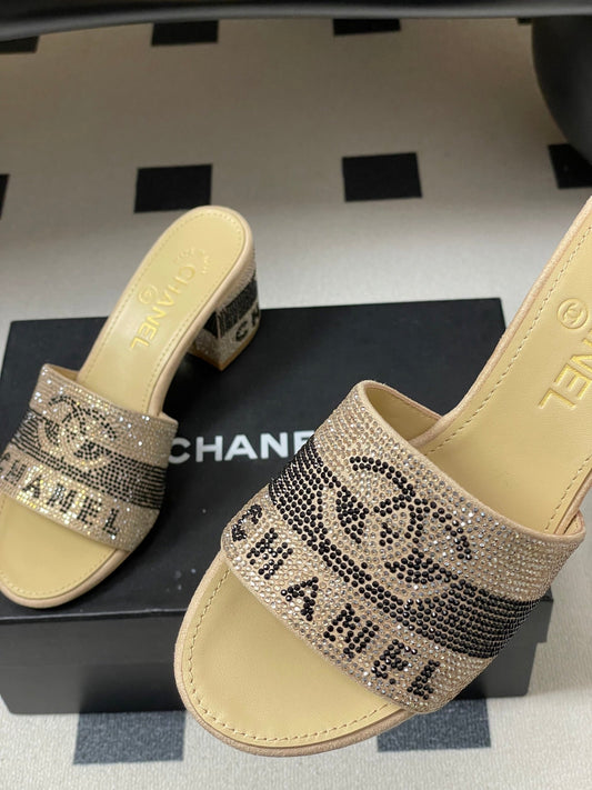 CC 26s Sandals 70 Beige Sheepskin Rhinestones 649511