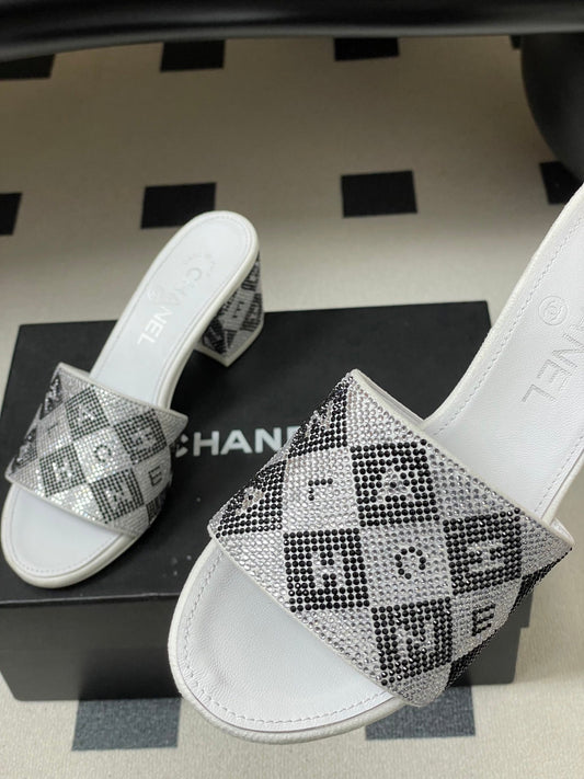 CC 26s Sandals 70 White Gray Sheepskin Rhinestones 649518