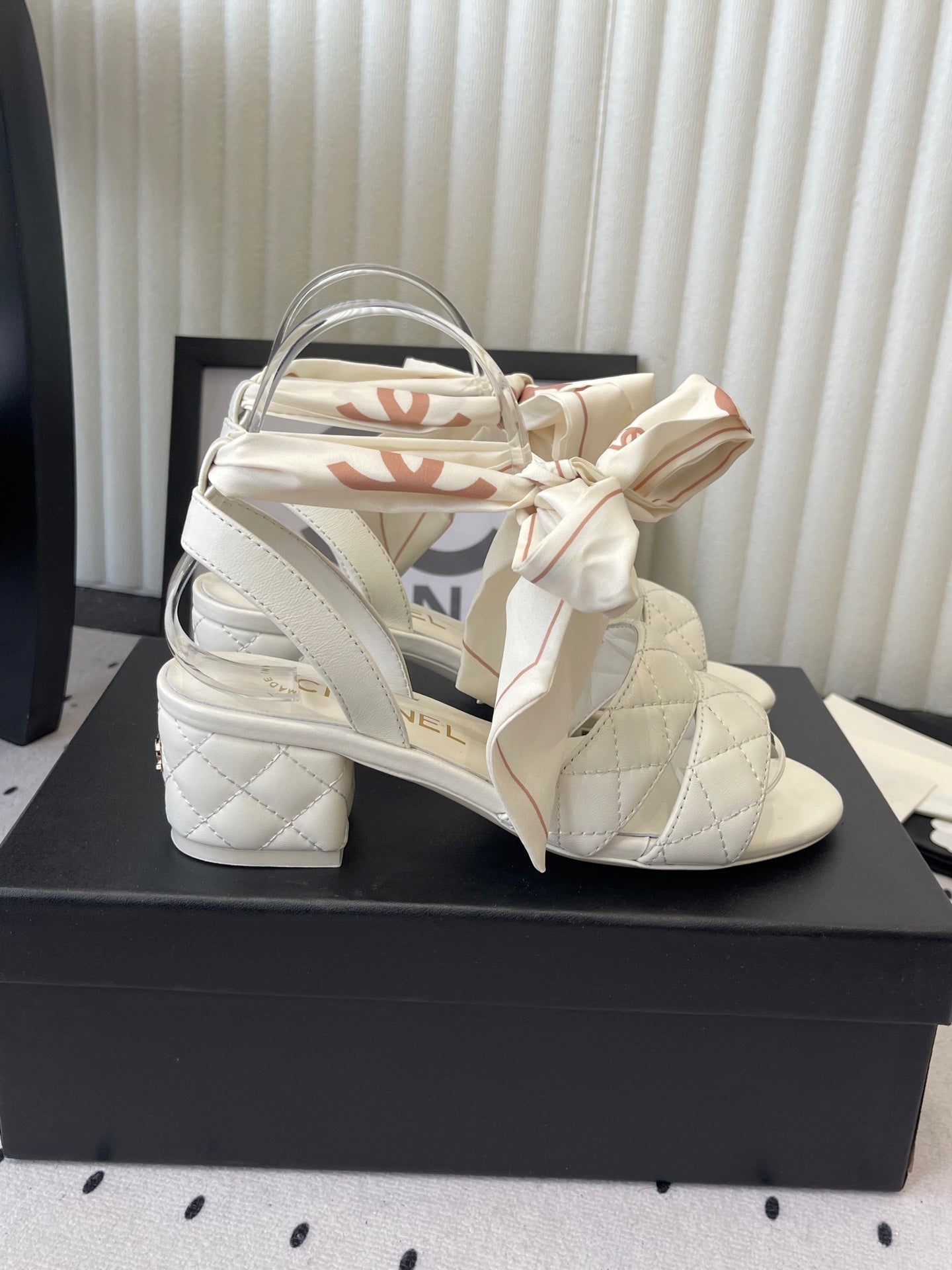 CC 26s Sandals 55 White Sheepskin 650079