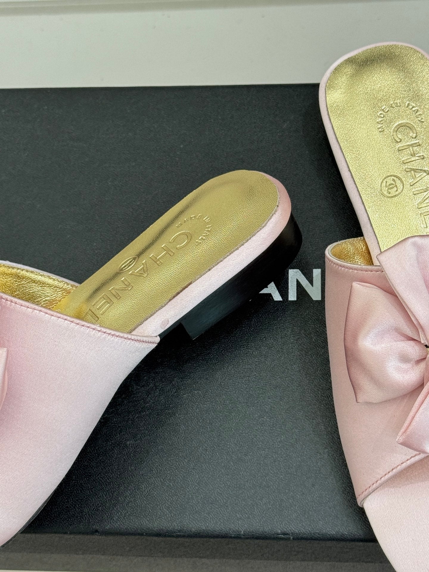CC 26 Bow Flat Sandal Pink Gold Satin Sheepskin 609801