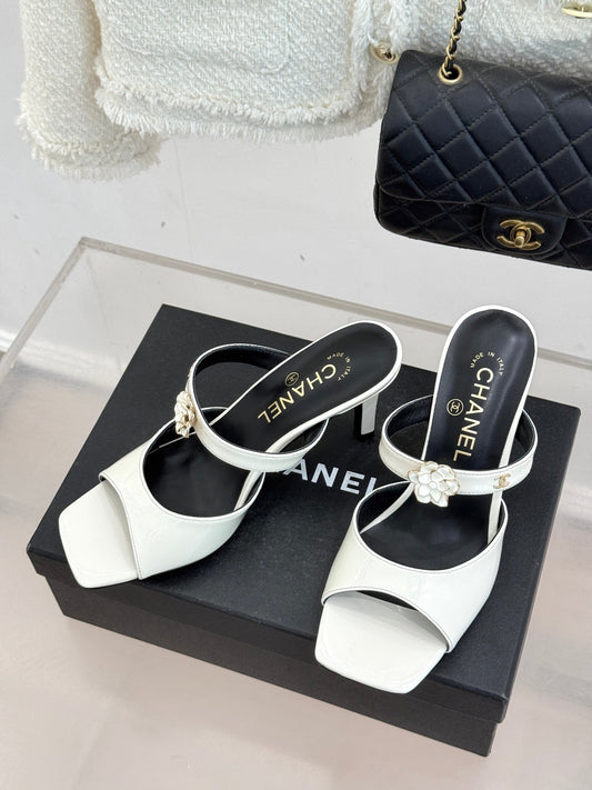CC 26s High Heeled Sandals White Patent Leather 643032
