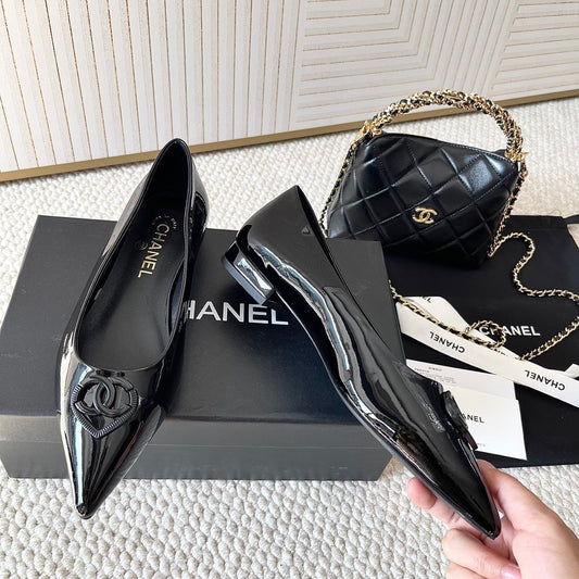 Chanel 2026 Pump With Heart-shaped Buckle Black Patent Leather 787144