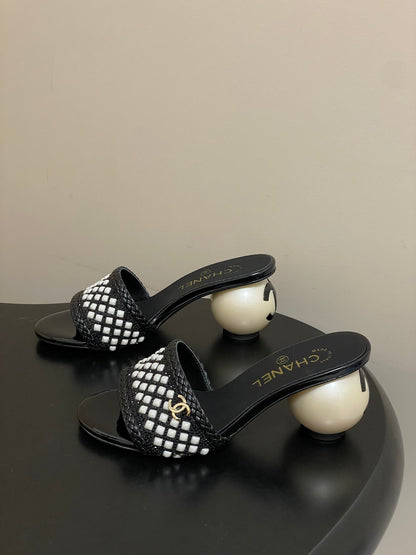 CC 2026 Pearl Flats Sandals 70 Rhinestones Woven Sheepskin