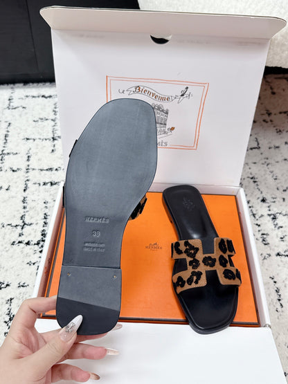 HM 26ss Oran Sandals Black Brown Cowhide 617185