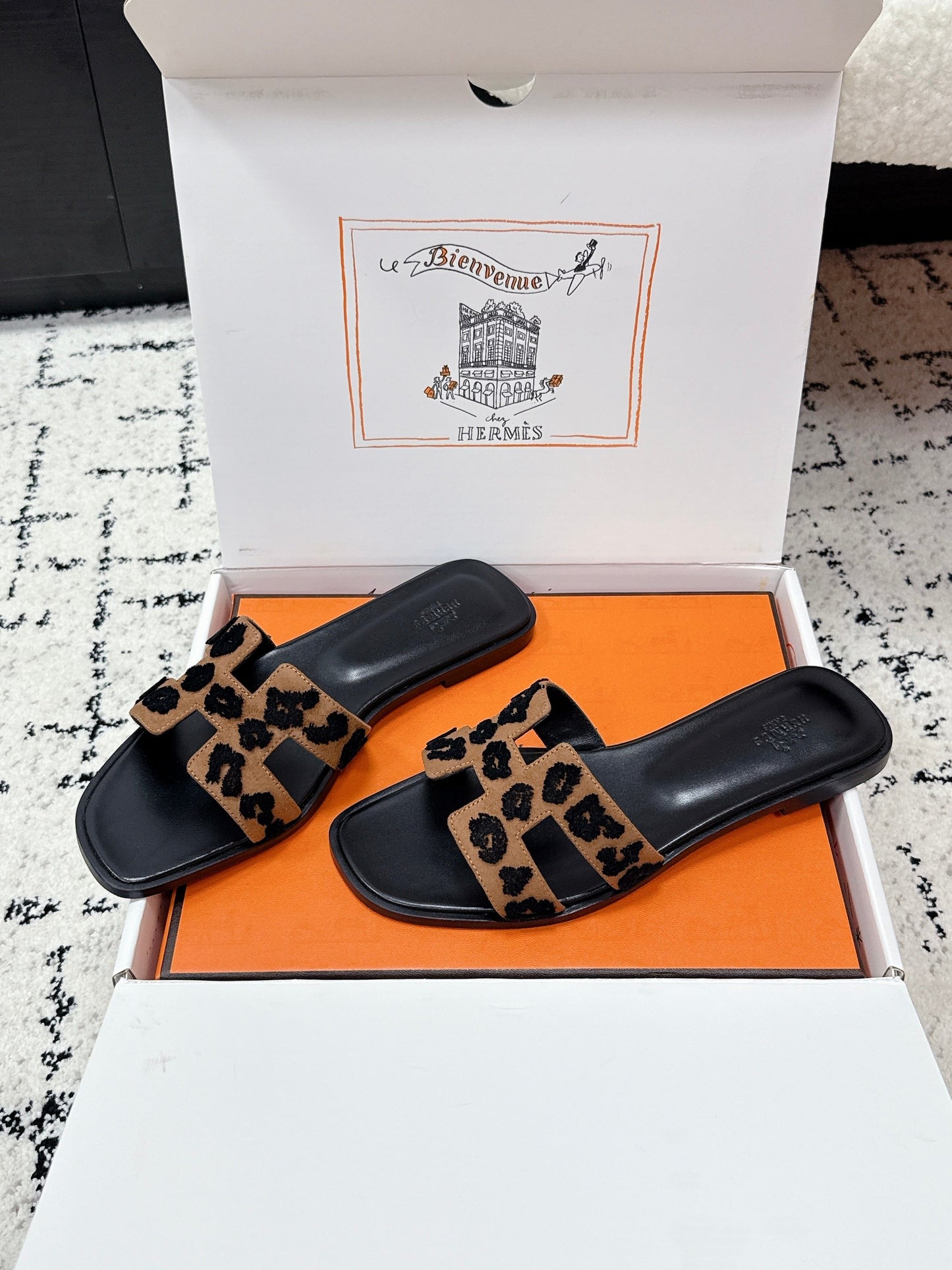 HM 26ss Oran Sandals Black Brown Cowhide 617185