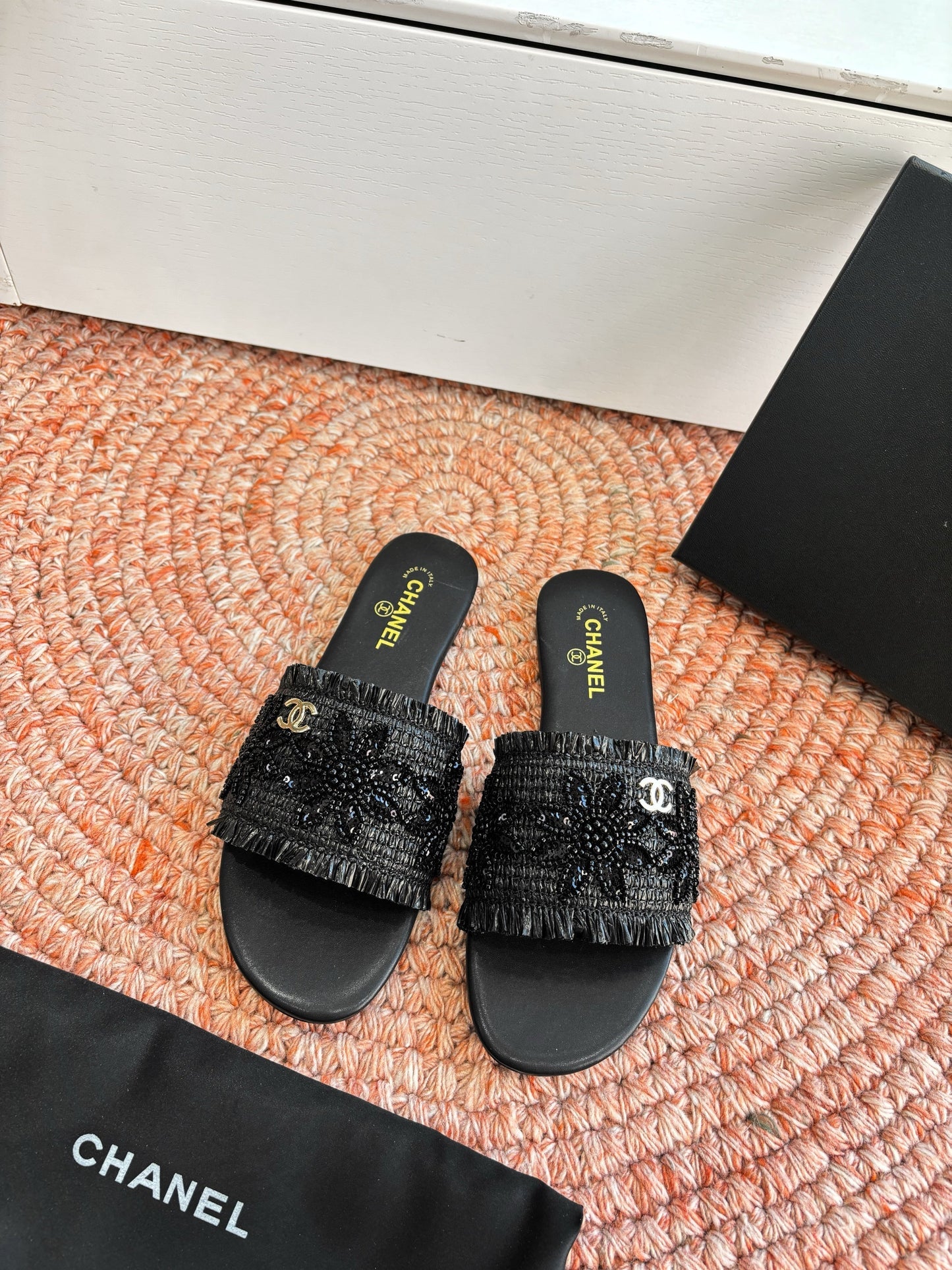 CC 26s Slippers Black Fabric Sheepskin 648230