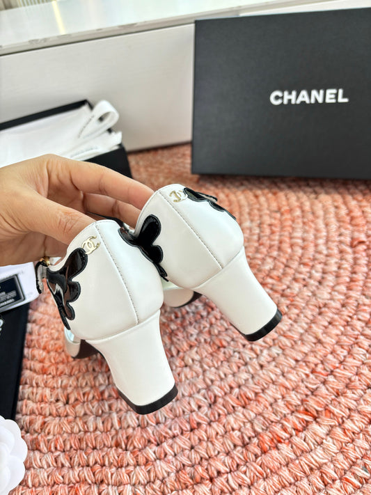 CC 26s Mary Jane Sandals White Black Sheepskin 648192
