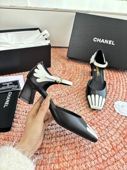 CC 26s Mary Jane Sandals Black White Sheepskin 648193