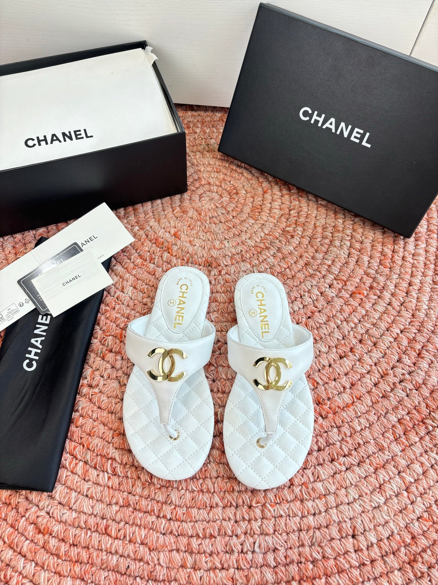 CC 26s Thong Sandals White Sheepskin 648258