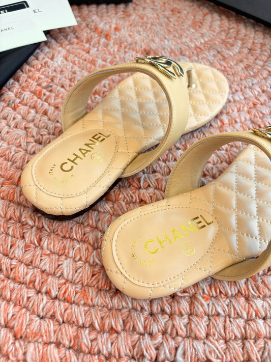 CC 26s Thong Sandals Beige Sheepskin 648261