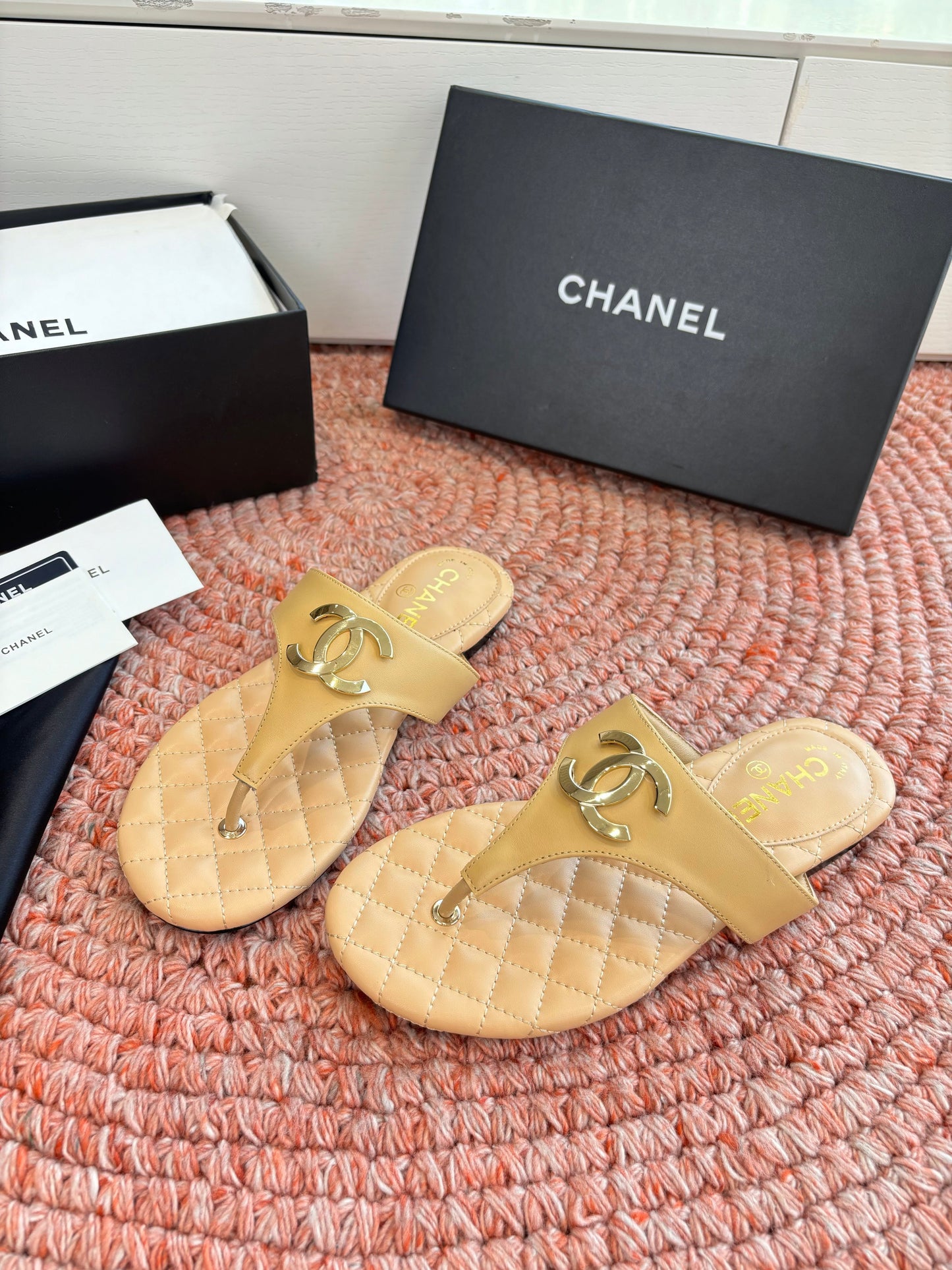 CC 26s Thong Sandals Beige Sheepskin 648261