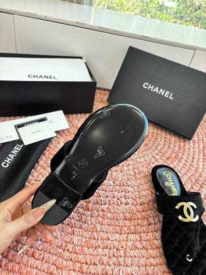 CC 26s Thong Sandals Black Suede Leather 648262