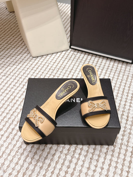 CC 26s Stiletto Sandals 55 Beige Black Leather 652574
