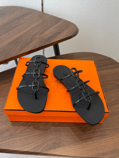 HM 26ss Pig Nose Sandals Black Rubber 624767