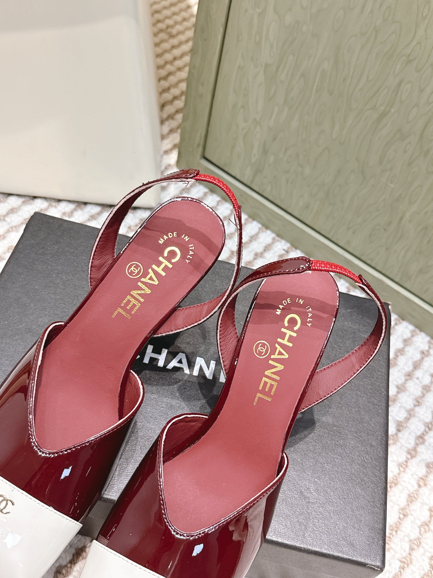 CC 26s Mary Jane Sandals 90 Dark Red White Patent Leather 653548