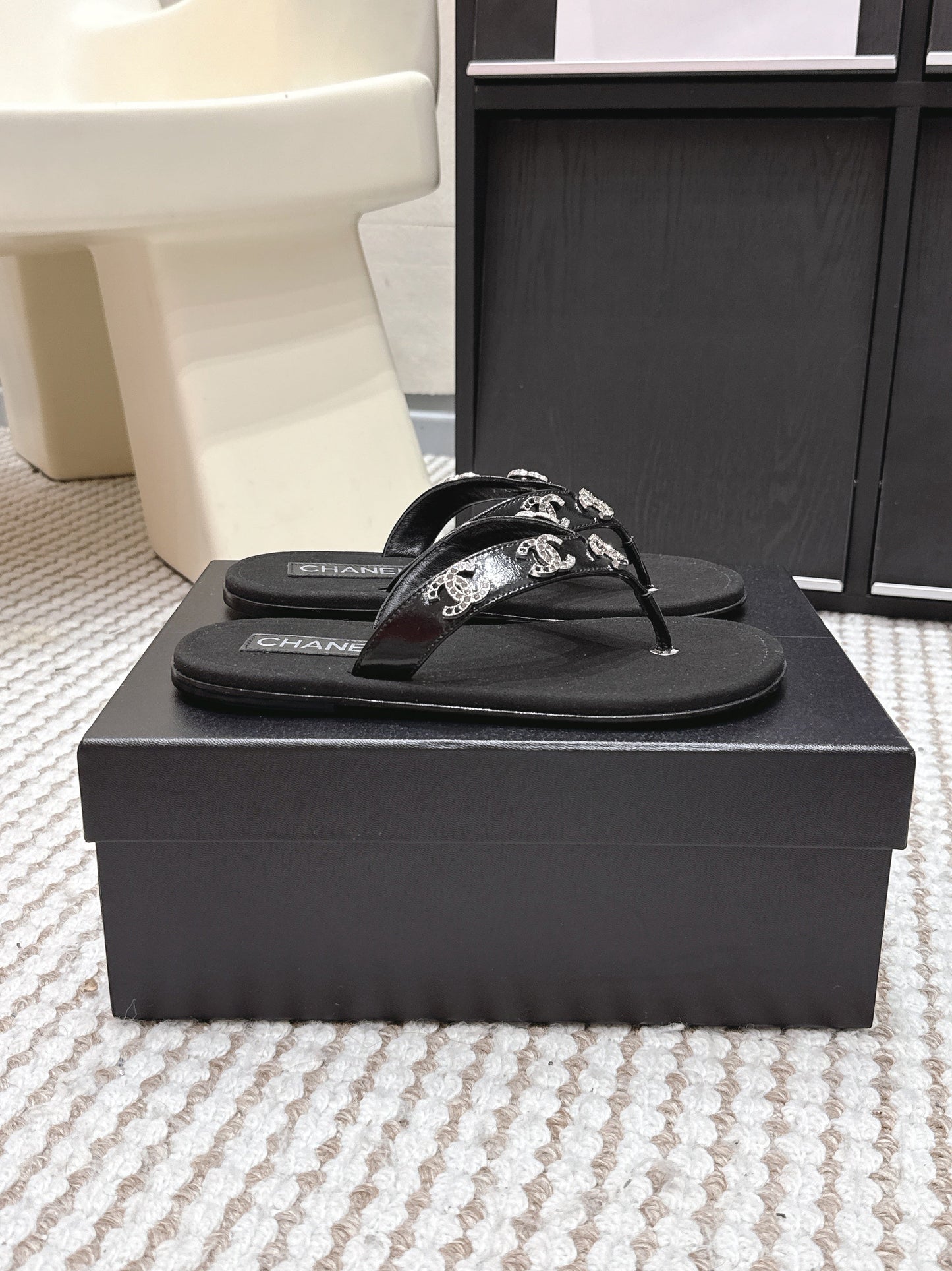 CC 26s Thong Sandals Black Suede Sheepskin Sliver Charm 632357