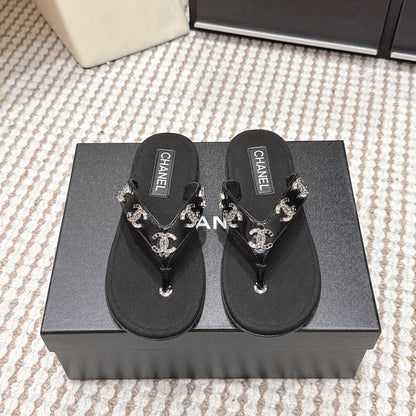 CC 26s Thong Sandals Black Suede Sheepskin Sliver Charm 632357