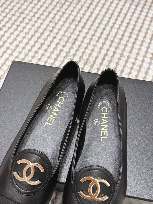 CC 26s Slip-on Flat Black Calfskin 632340
