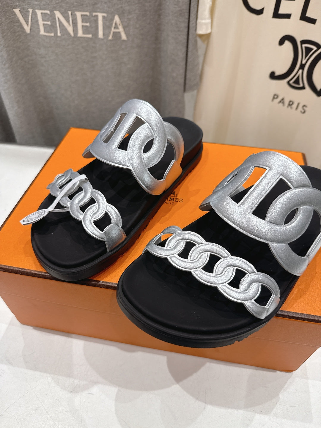 HM 26ss Pig Nose Sandals Black Sliver Metallic Cowhide 641270
