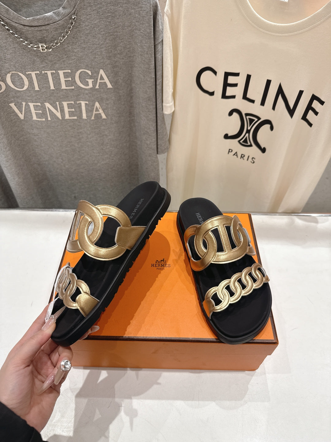 HM 26ss Pig Nose Sandals Black Champagne Gold Cowhide 641271