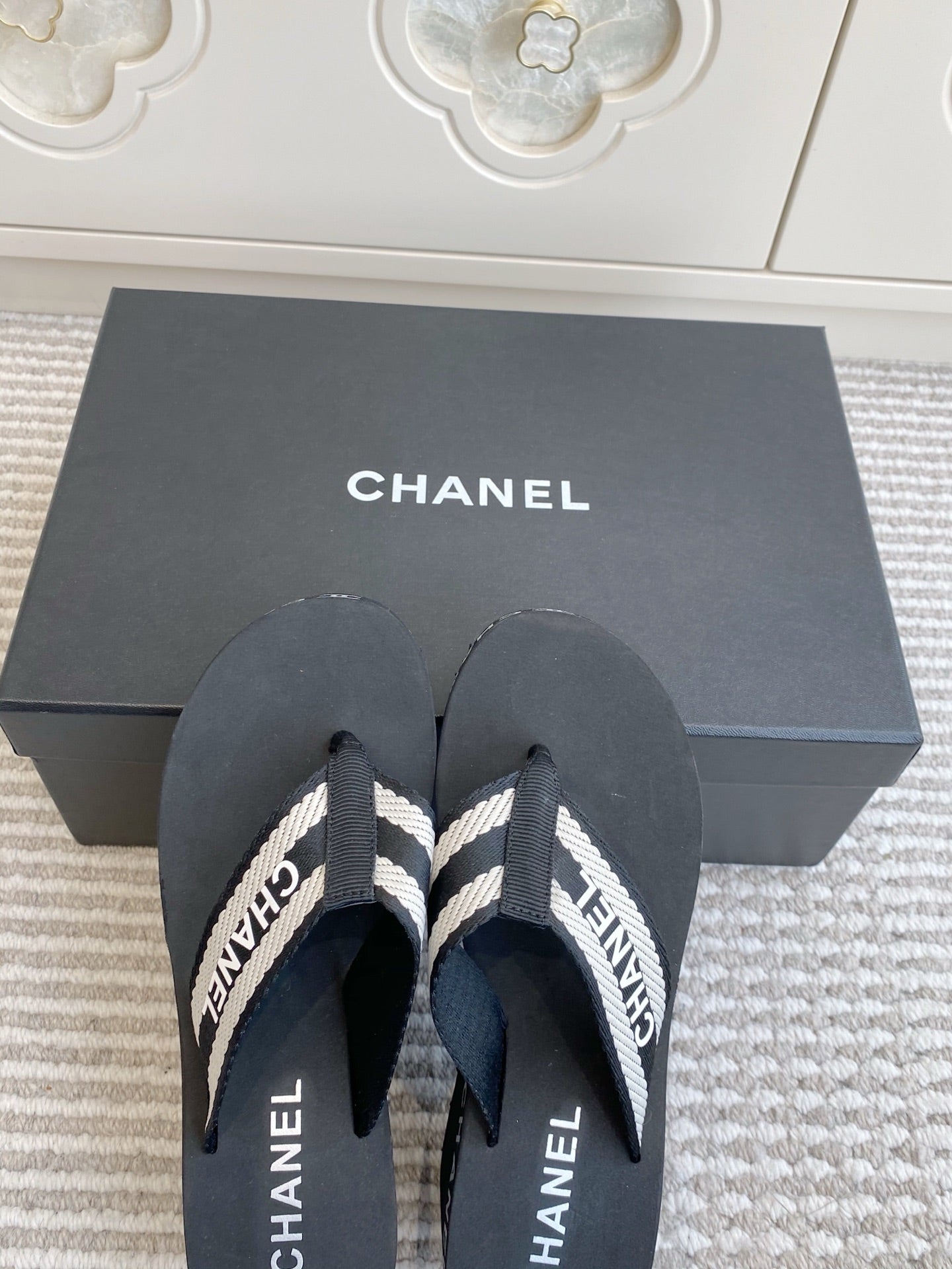 CC 26s Thong Sandals 65 Black White Rubber Leather 647677