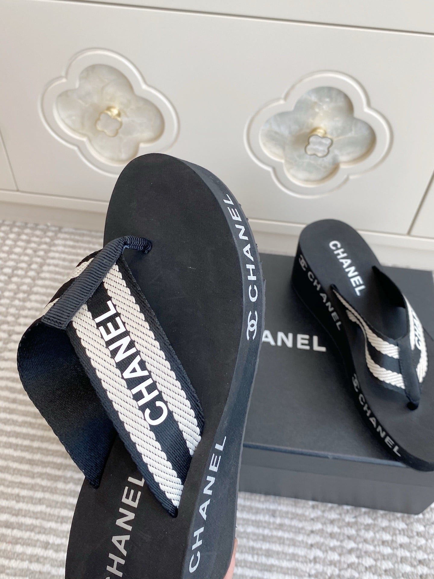 CC 26s Thong Sandals 65 Black White Rubber Leather 647677