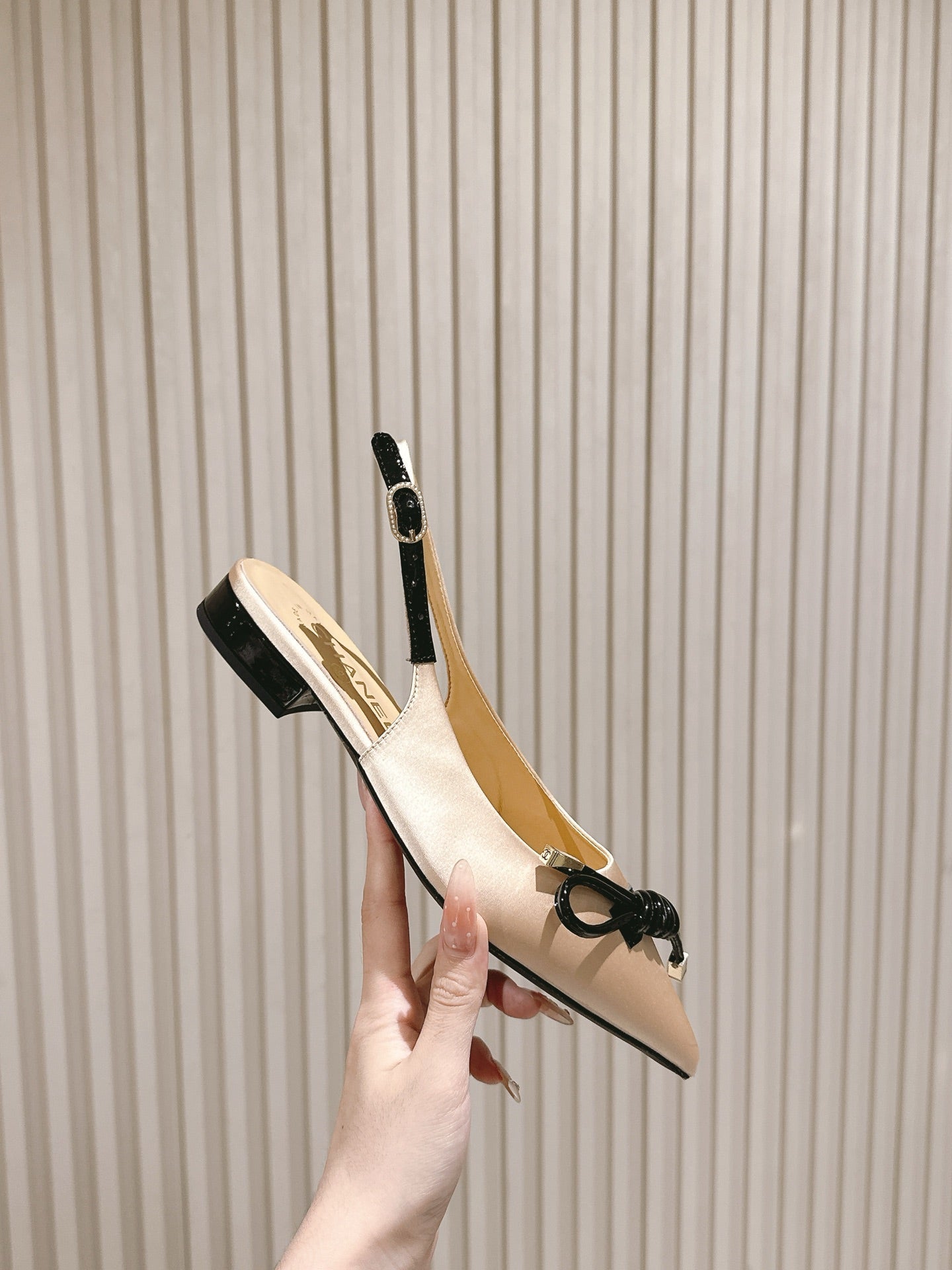 CC 26s Slingback Flat Beige Satin Sheepskin 658476