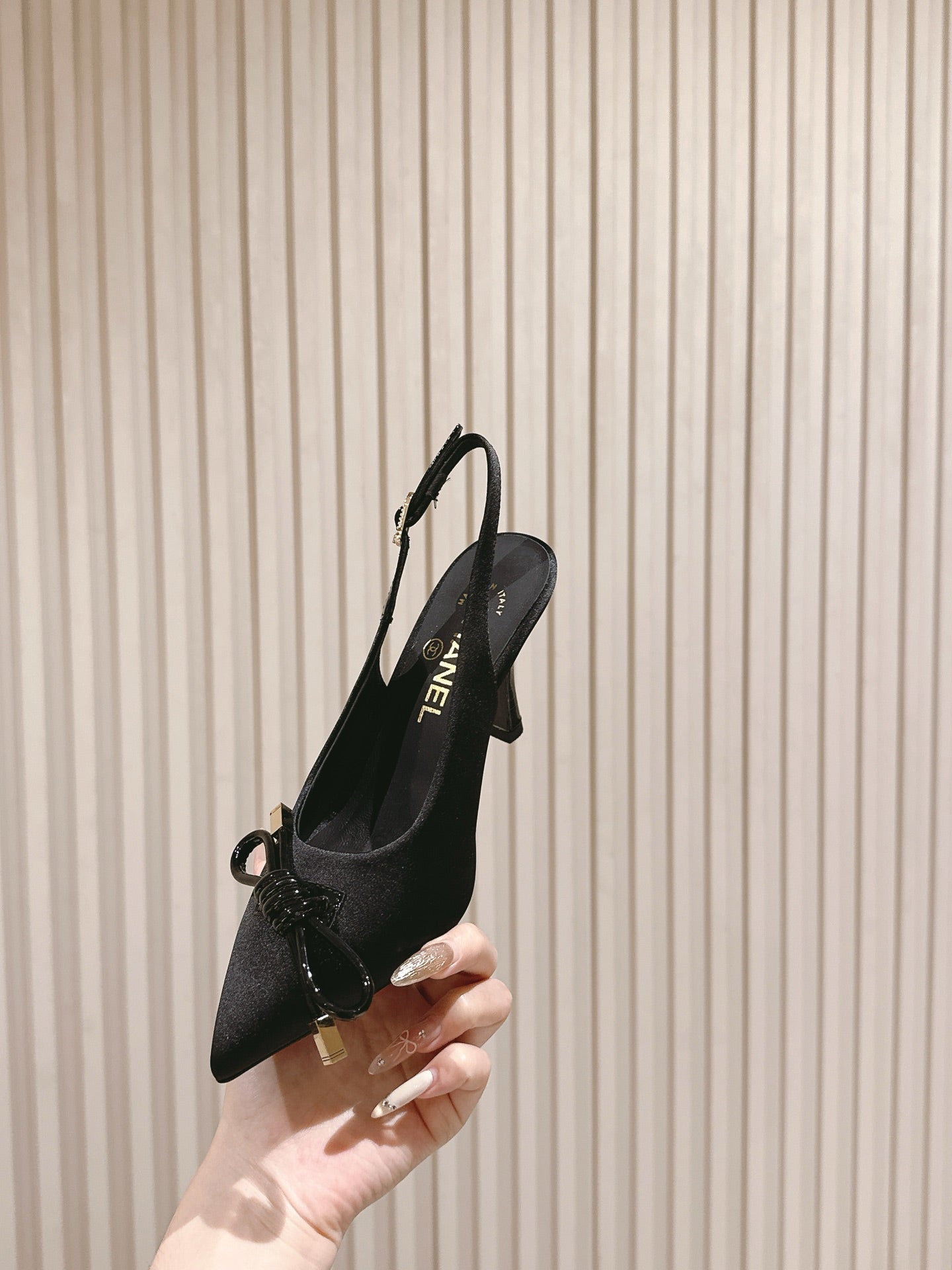 CC 26s Slingback 85 Black Satin Sheepskin 658480