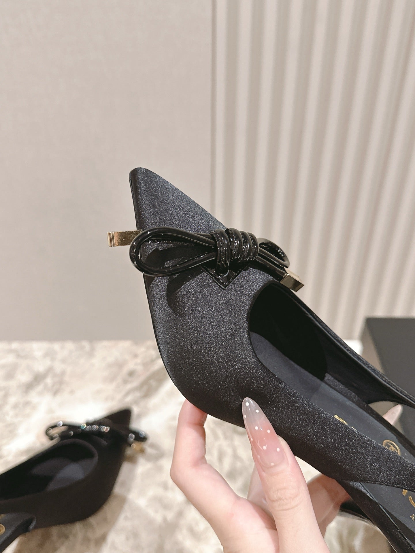 CC 26s Slingback 85 Black Satin Sheepskin 658480