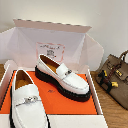 HM 26ss Loafers White Calfskin Sliver Buckle 638427
