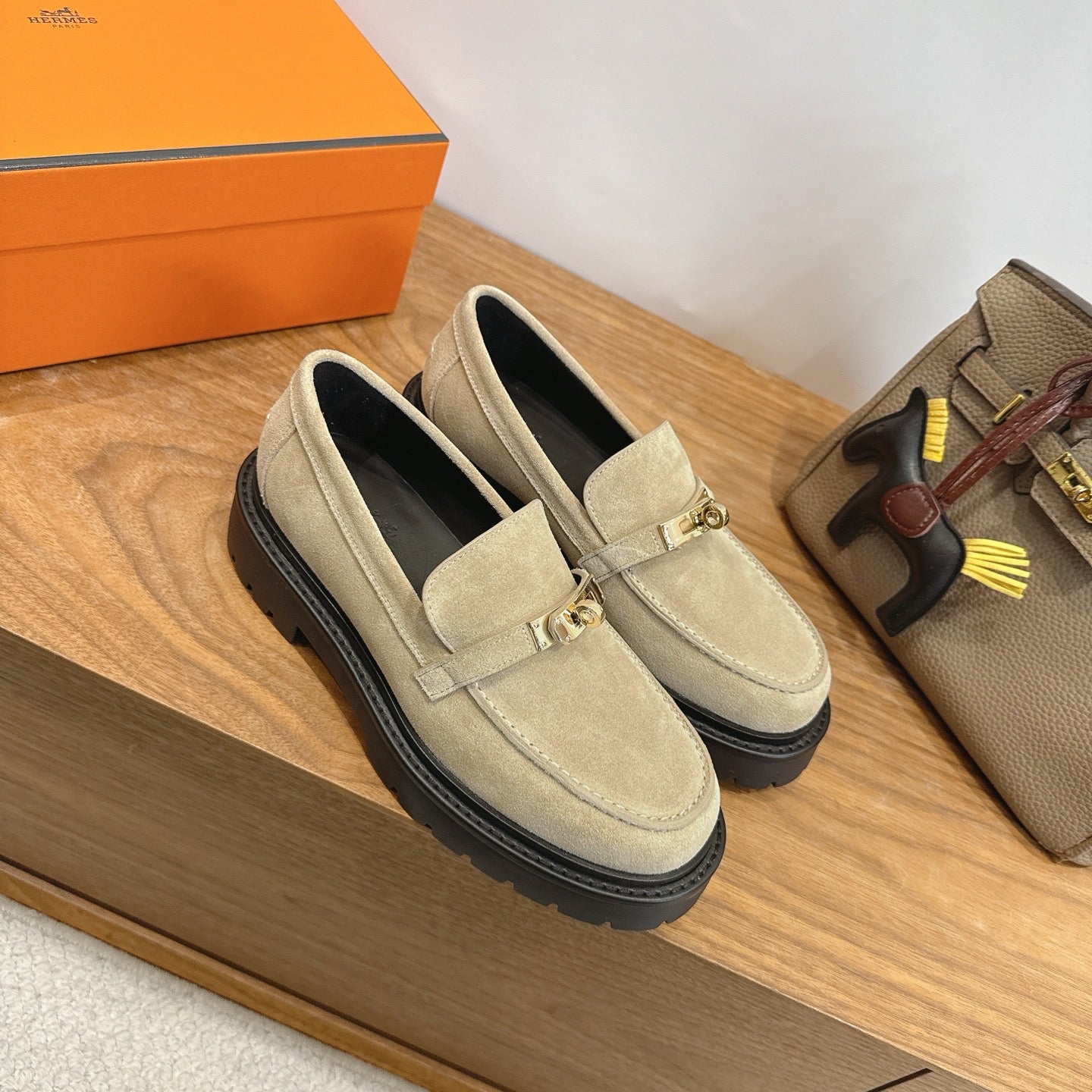 HM 26ss Loafers Beige Black Suede Calfskin 638440