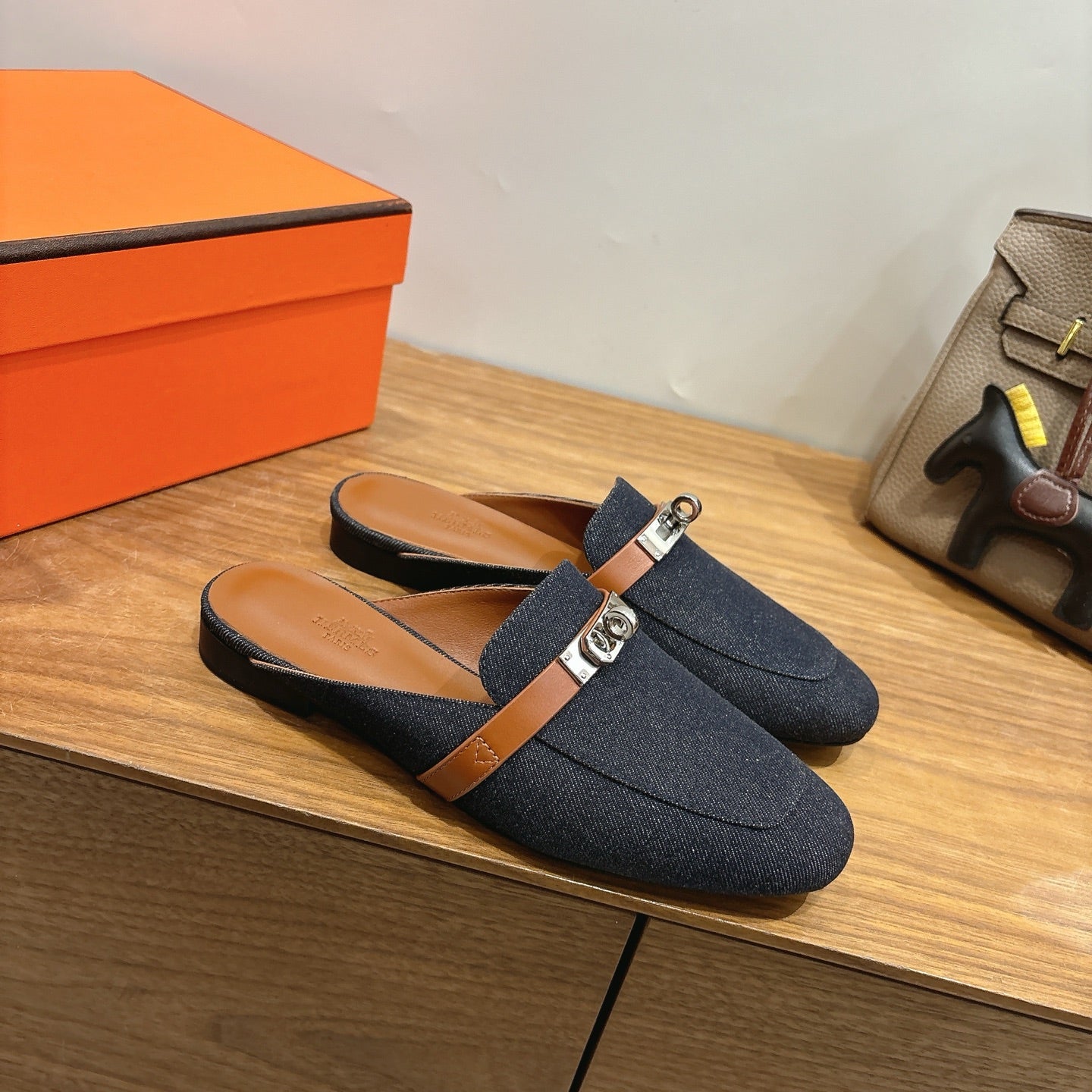 HM 26ss Mule Black Denim Calfskin Sliver Buckle 638477