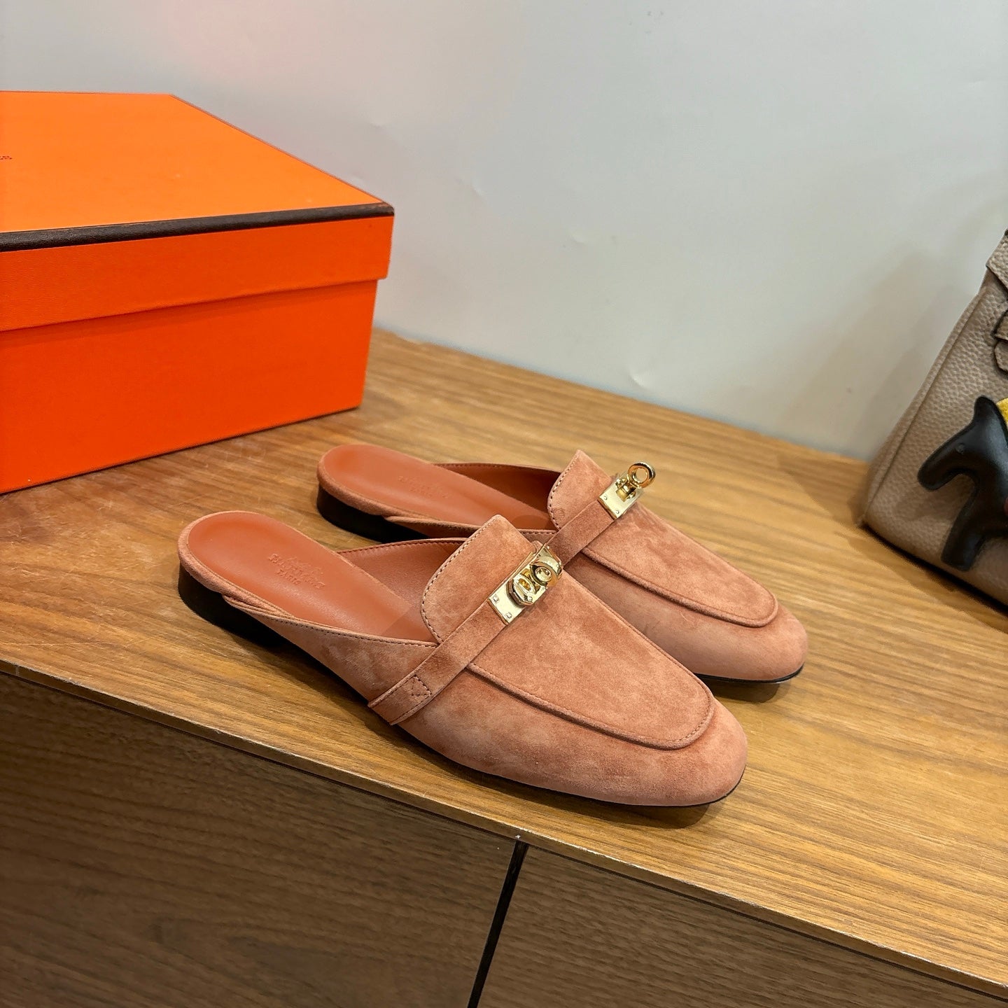 HM 26ss Mule Camel Brown Suede Calfskin 638483