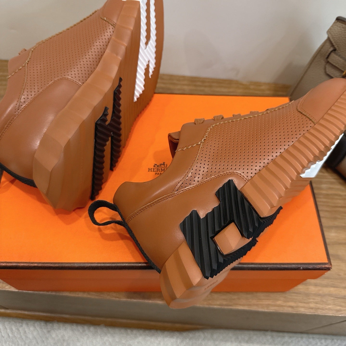HM 26ss Sneakers Caramel Brown Leather 638570