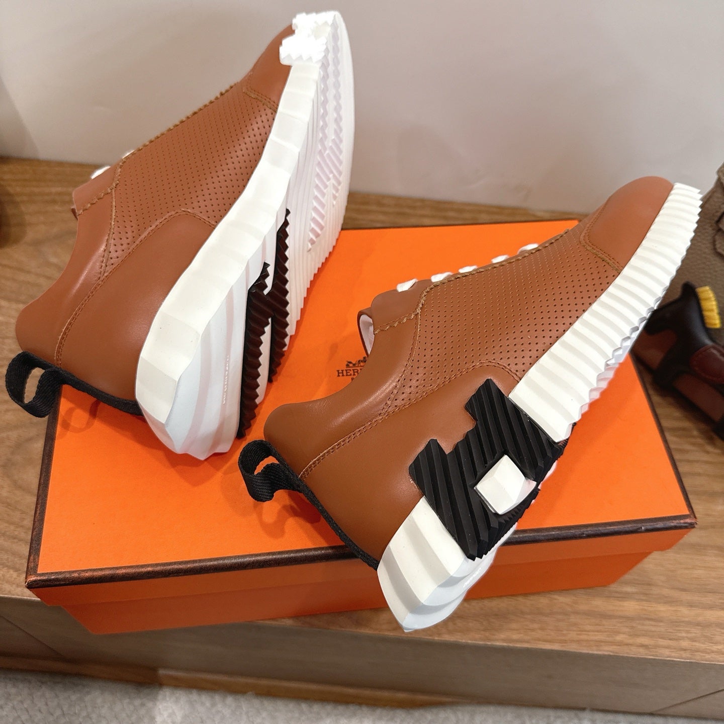 HM 26ss Sneakers Camel Brown Leather 638574