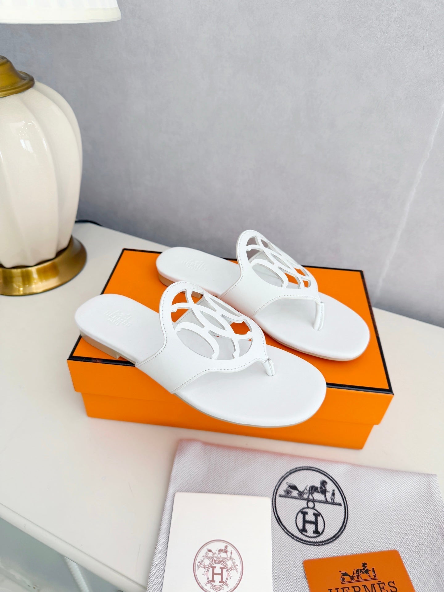 HM 26ss Pig-Nose Slipper White Leather 605912