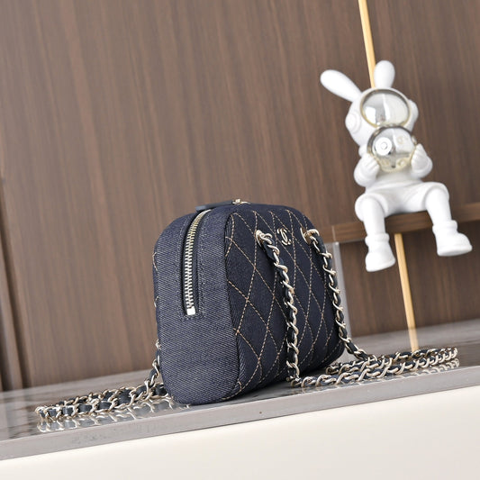 Chanel 2026 Chain Clutch Bag 19.5cm Blue Denim Leather 140656