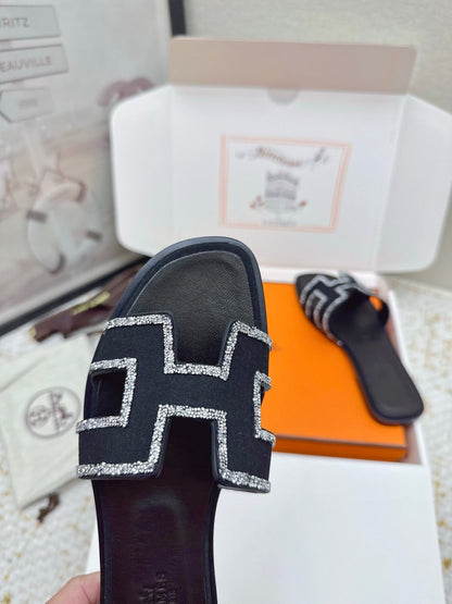 HM 26ss Oran Sandals Black Navy Blue Sheepskin Rhinestone 625233