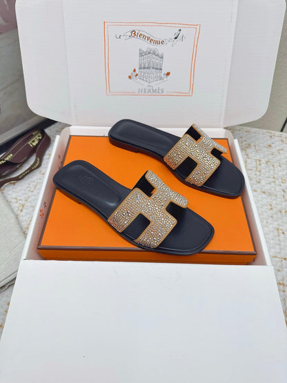HM 26ss Oran Sandals Black Gold Crystal Cowhide 625248