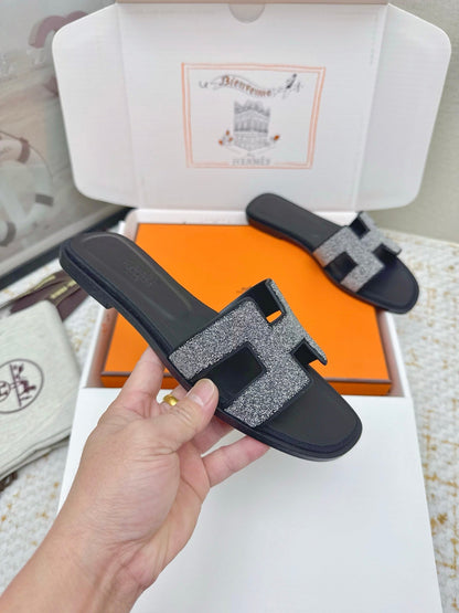 HM 26ss Oran Sandals Black Rhinestone Cowhide 625260