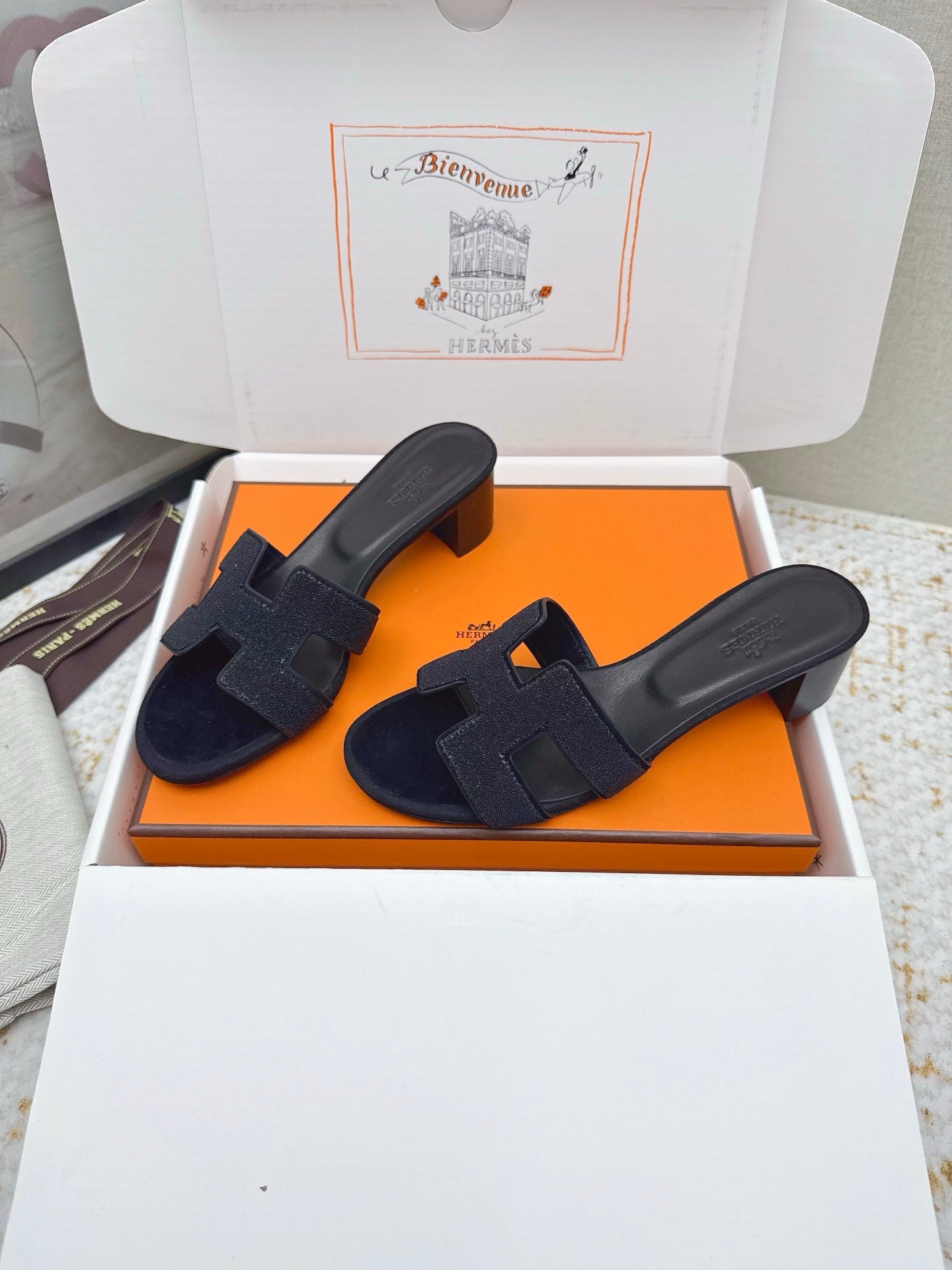 HM 26ss Oran Sandals 50 Black Rhinestone Cowhide 625266