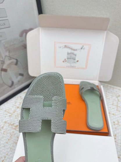 HM 26ss Oran Sandals Gray Green Cowhide 625047