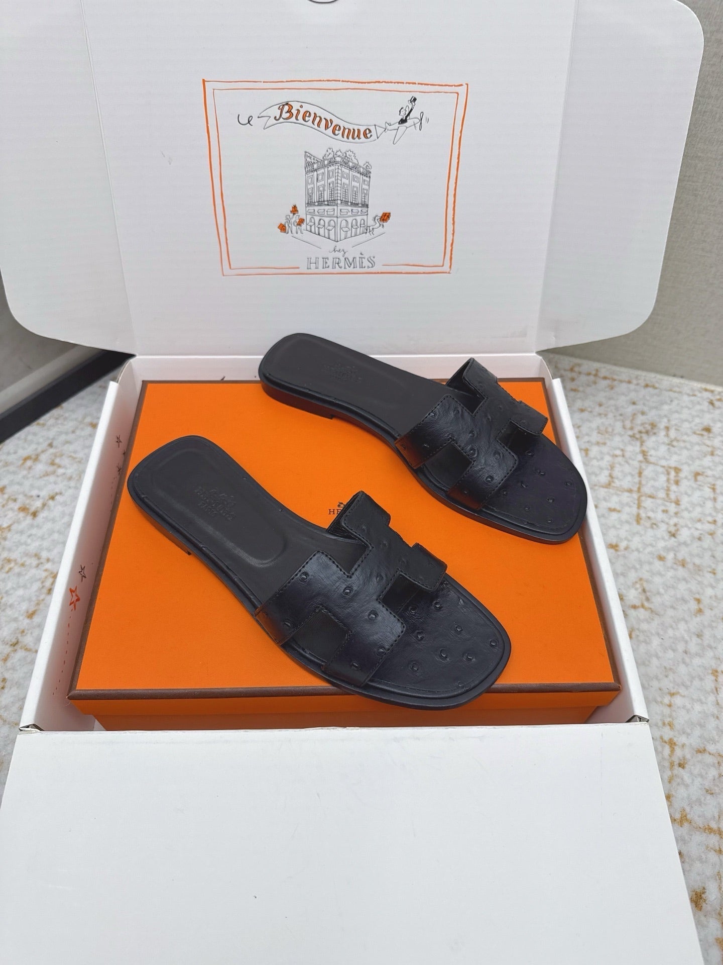 HM 26ss Oran Sandals Black Ostrich Leather 625094